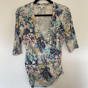 CAbi #401 wrap front V-neck floral top vintage